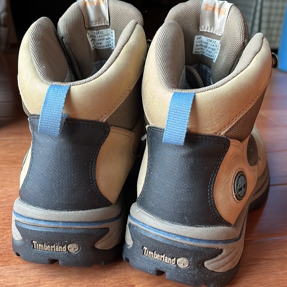 Timberland hiking boots- worn exactly twice! - Picture 3 of 6